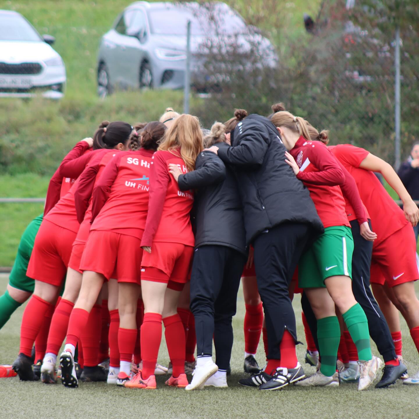 Spielerinnen des Frauenteams auf dem Spielfeld