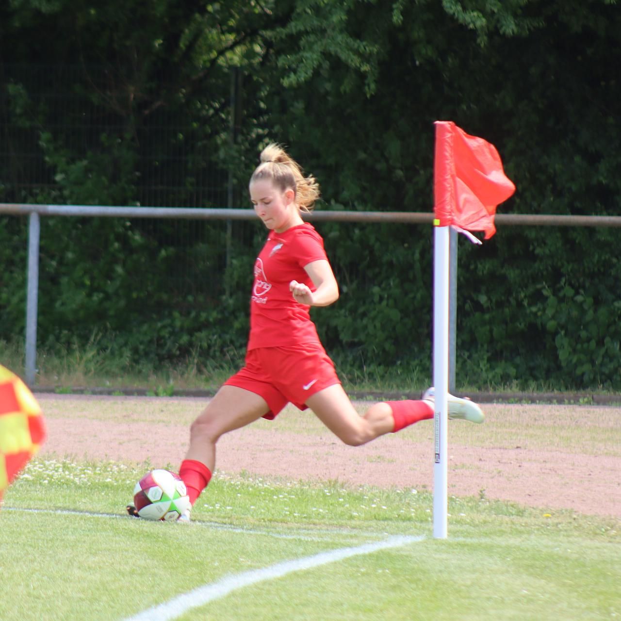 Spielerin des Frauenteams beim Eckstoß